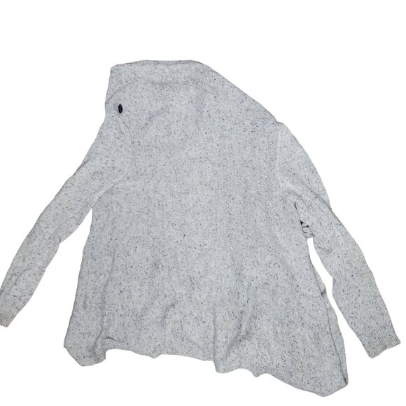 Asymmetrical Gray Knit Sweater With Fringe Detail - Cozy & Stylish one size - Picture 3 of 4